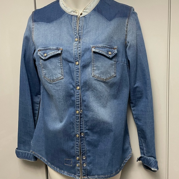 Zara denim shirt. - Picture 1 of 3